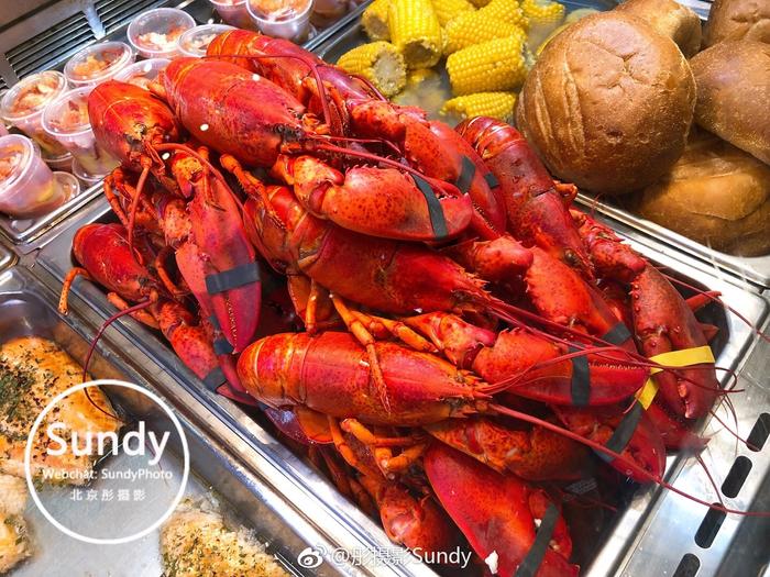 波士顿有著名的大龙虾,而昆西市场有着将近120年的历史